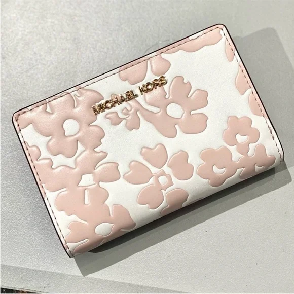 Michael Kors Jet Set Travel Medium
Floral Print Bi-Fold Wallet - Picture 10 of 12